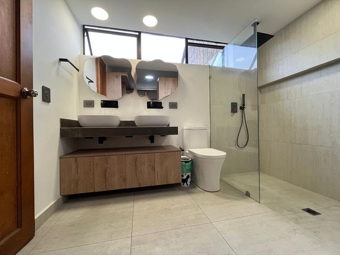 Apartamento de 3 alcobas en arriendo en El Poblado, Medellín, 210 m² · foto 16 de 19