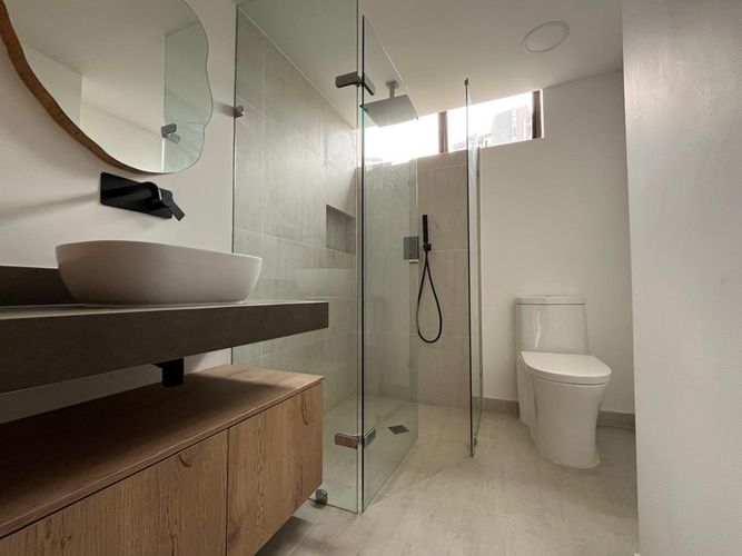 Apartamento de 3 alcobas en arriendo en El Poblado, Medellín, 210 m² · foto 17 de 19