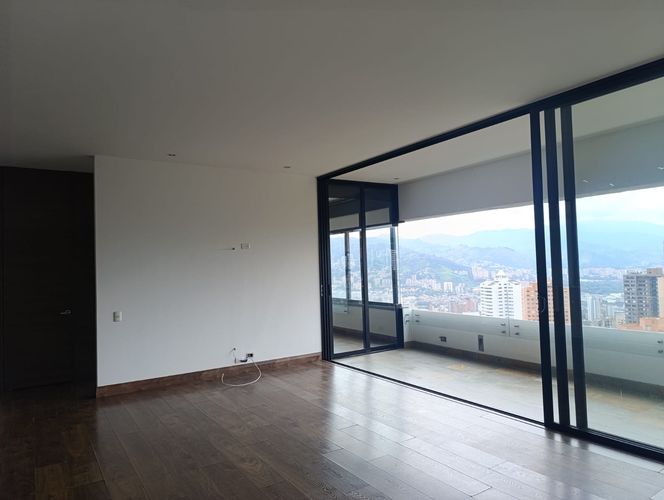 Apartamento de 2 alcobas en arriendo en El Poblado, Medellín, 112 m² · foto 2 de 18