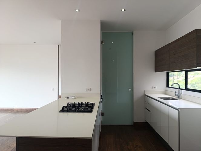 Apartamento de 2 alcobas en arriendo en El Poblado, Medellín, 112 m² · foto 6 de 18