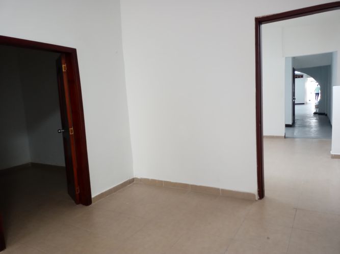 Casa de 9 alcobas en venta en San Juan Bosco, Cali, 300 m² · foto 2 de 10