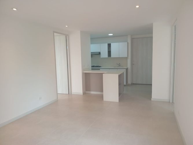 Apartamento de 2 alcobas en arriendo en El Poblado, Medellín, 74 m² · foto 4 de 16