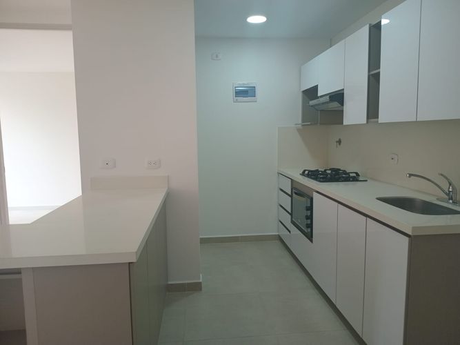 Apartamento de 2 alcobas en arriendo en El Poblado, Medellín, 74 m² · foto 5 de 16