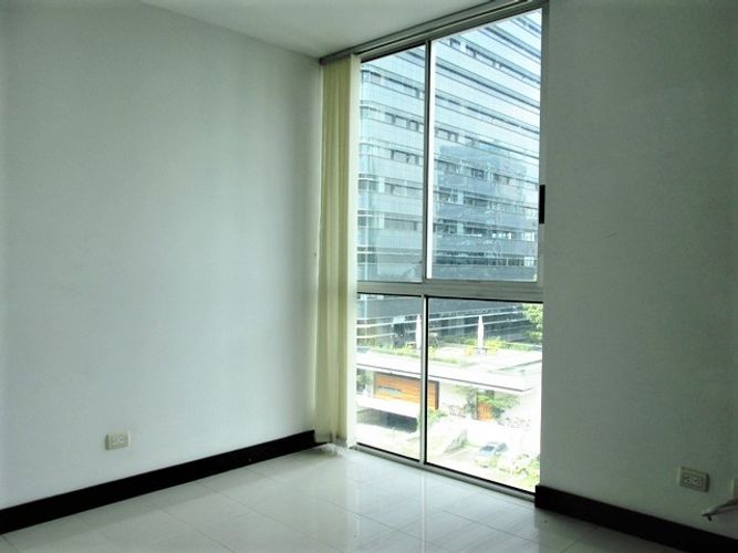 Apartamento de 2 alcobas en arriendo en El Poblado, Medellín, 71 m² · foto 9 de 12