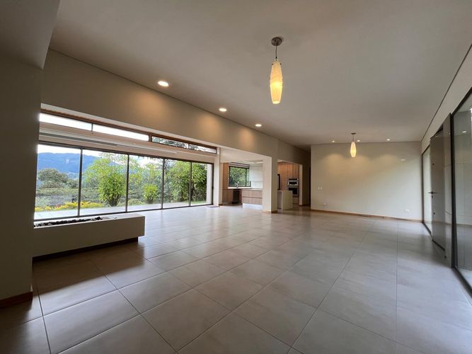 Casa de 3 alcobas en venta en Santa Elena, El Retiro, 418 m² · foto 2 de 20