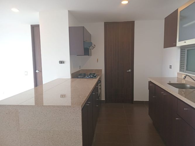Apartamento de 2 alcobas en arriendo en El Poblado, Medellín, 90 m² · foto 5 de 16