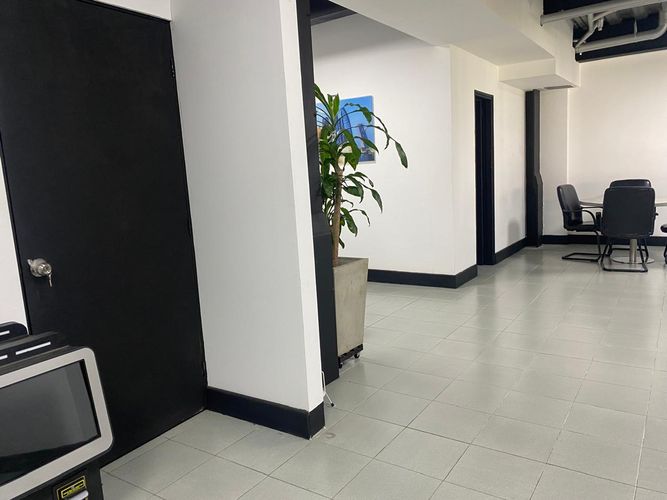 Oficina en arriendo en El Poblado, Medellín, 140 m² · foto 13 de 17