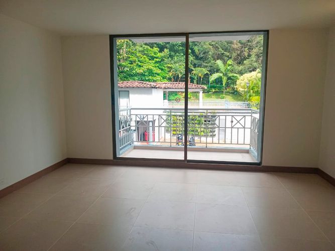 Apartamento de 3 alcobas en arriendo en Los Balsos, Medellín, 125 m² · foto 2 de 17