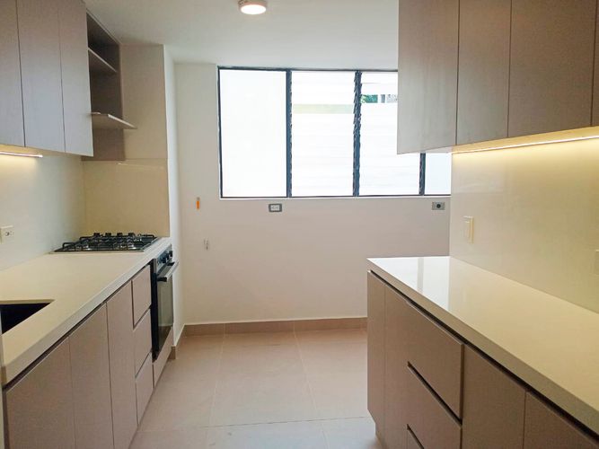 Apartamento de 3 alcobas en arriendo en Los Balsos, Medellín, 125 m² · foto 5 de 17