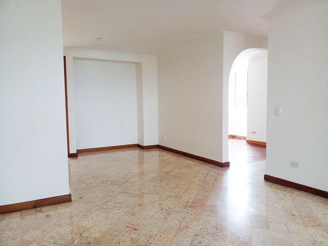 Apartamento de 2 alcobas en arriendo en El Poblado, Medellín, 87 m² · foto 2 de 17