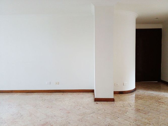 Apartamento de 2 alcobas en arriendo en El Poblado, Medellín, 87 m² · foto 3 de 17