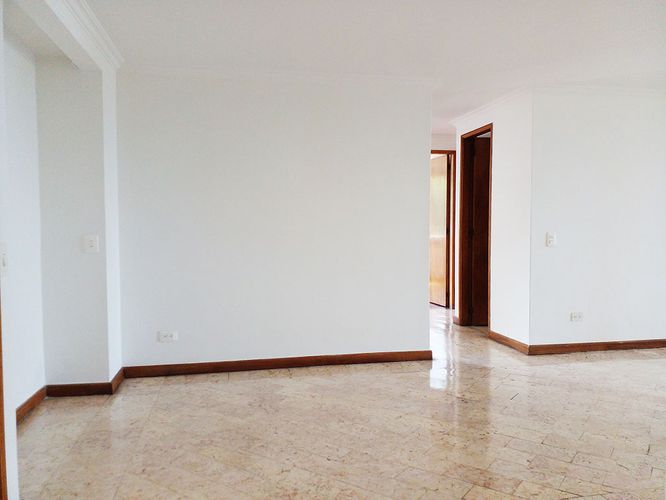 Apartamento de 2 alcobas en arriendo en El Poblado, Medellín, 87 m² · foto 4 de 17