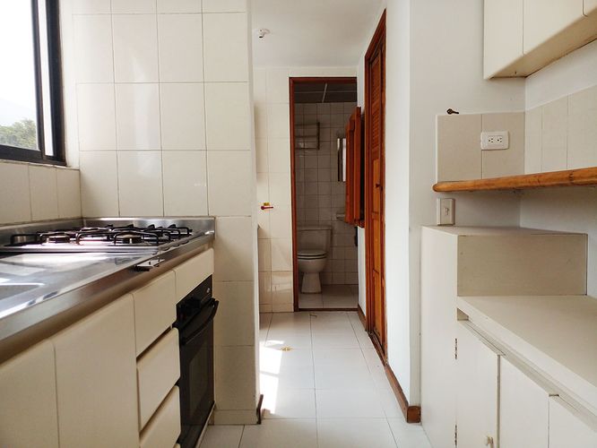 Apartamento de 2 alcobas en arriendo en El Poblado, Medellín, 87 m² · foto 5 de 17