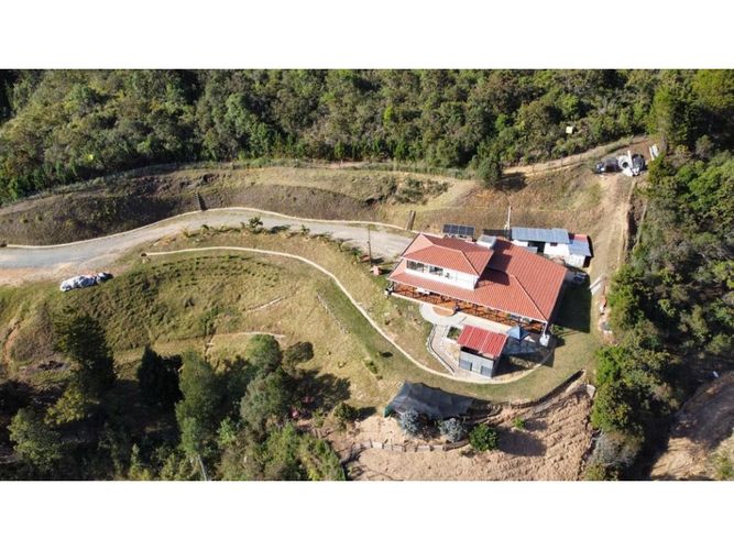 Casa de 4 alcobas en venta en Guarne, 290 m² · foto 16 de 16
