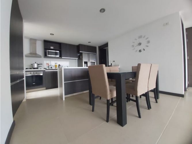 Apartamento de 3 alcobas en arriendo en Loma De Las Brujas, Envigado, 122 m² · foto 3 de 14