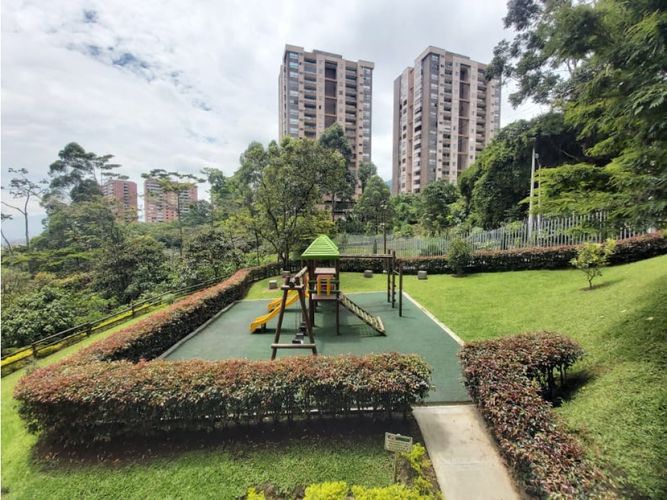 Apartamento de 3 alcobas en arriendo en Loma De Las Brujas, Envigado, 122 m² · foto 12 de 14