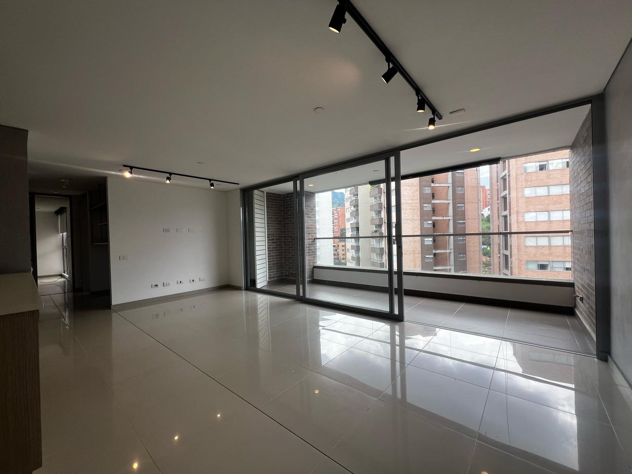 Apartamento en arriendo en Cumbres, Envigado · foto 2 de 19