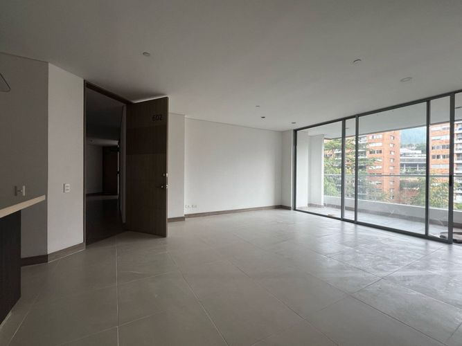 Apartamento de 3 alcobas en arriendo en Loma Del Esmeraldal, Envigado, 120 m² · foto 2 de 18