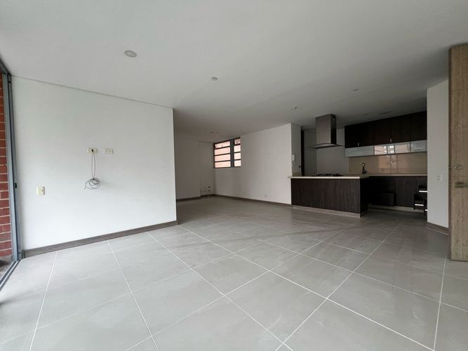 Apartamento de 3 alcobas en arriendo en Loma Del Esmeraldal, Envigado, 120 m² · foto 3 de 18