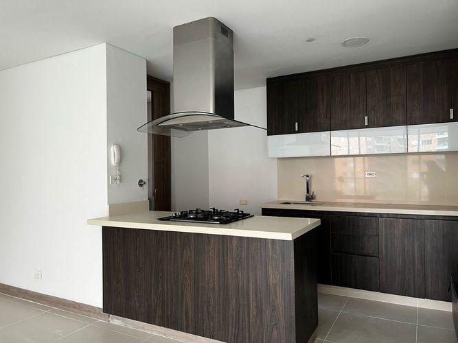 Apartamento de 3 alcobas en arriendo en Loma Del Esmeraldal, Envigado, 120 m² · foto 6 de 18