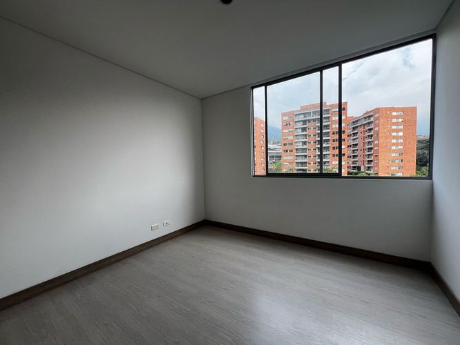 Apartamento de 3 alcobas en arriendo en Loma Del Esmeraldal, Envigado, 120 m² · foto 9 de 18