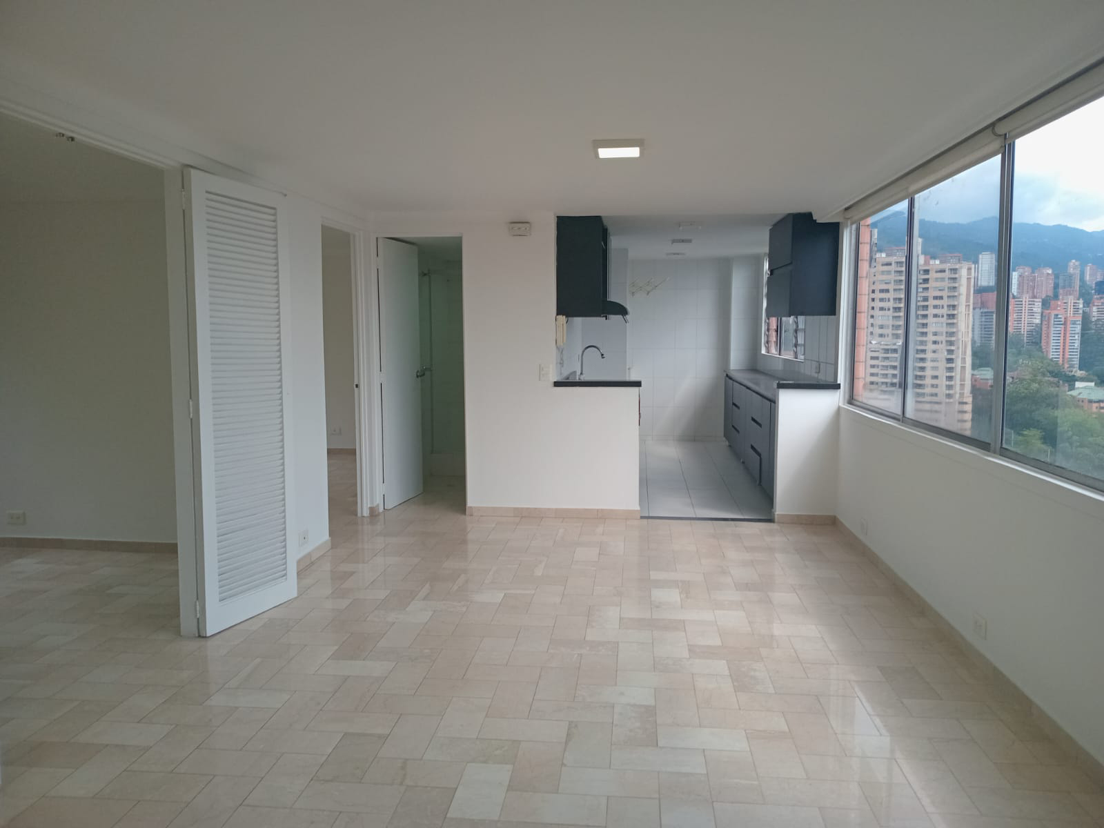 Apartamento en arriendo en El Poblado, Medellín · foto 2 de 15