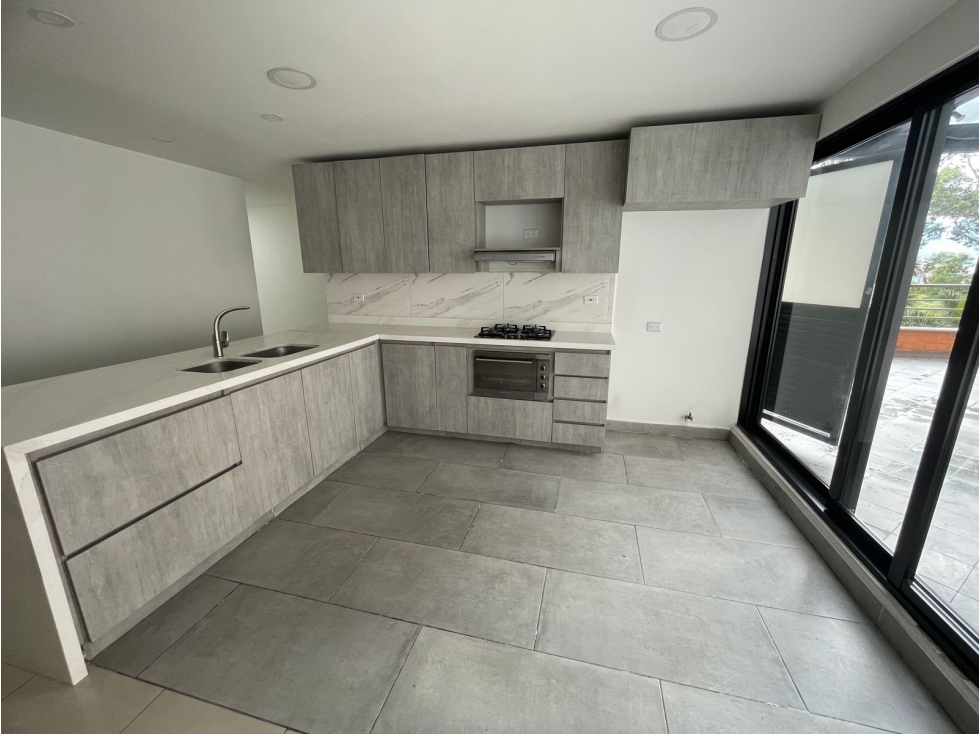 Apartamento en arriendo en El Campestre, Medellín · foto 3 de 24