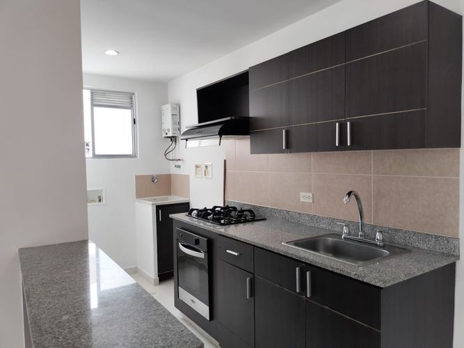 Apartamento de 2 alcobas en arriendo en El Poblado, Medellín, 72 m² · foto 8 de 17