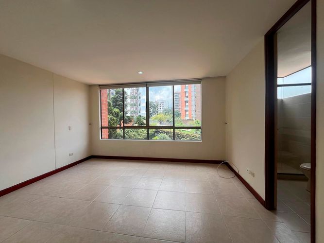 Apartamento de 3 alcobas en venta en El Poblado, Medellín, 129 m² · foto 8 de 18