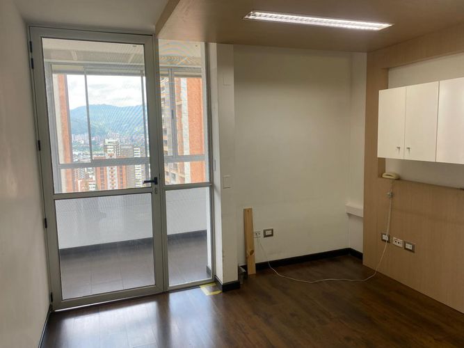 Oficina en venta en El Poblado, Medellín, 47 m² · foto 13 de 18