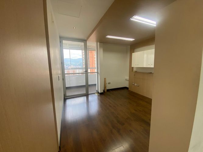 Oficina en arriendo en El Poblado, Medellín, 47 m² · foto 12 de 18