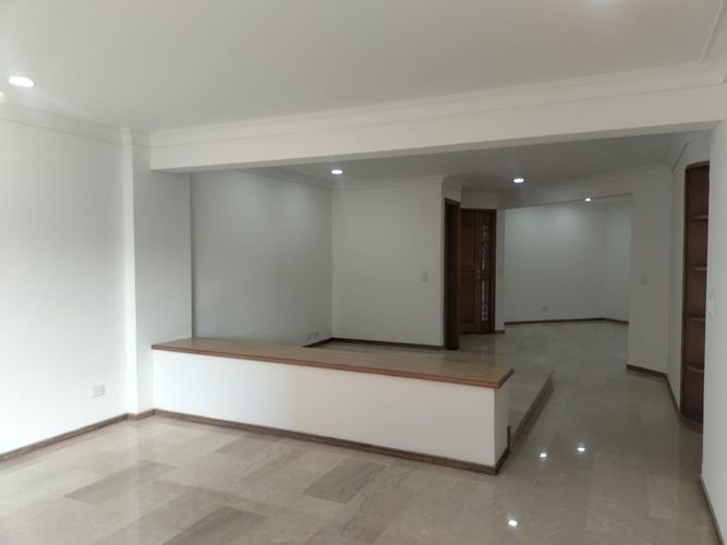 Apartamento de 3 alcobas en arriendo en El Poblado, Medellín, 178 m² · foto 3 de 18