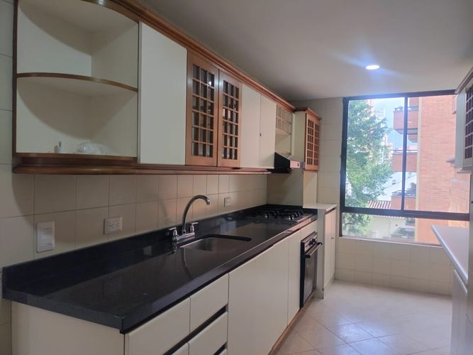 Apartamento de 3 alcobas en arriendo en El Poblado, Medellín, 178 m² · foto 4 de 18