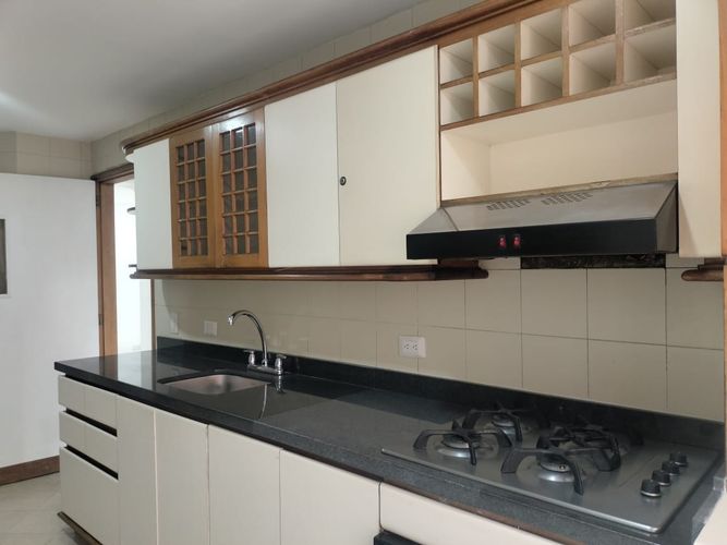 Apartamento de 3 alcobas en arriendo en El Poblado, Medellín, 178 m² · foto 6 de 18