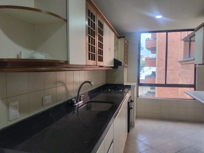 Apartamento de 3 alcobas en arriendo en El Poblado, Medellín, 178 m² · foto 7 de 18
