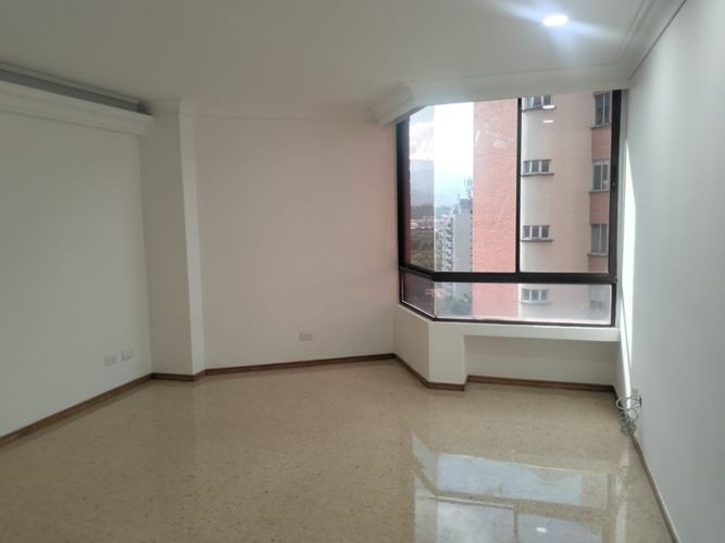 Apartamento de 3 alcobas en arriendo en El Poblado, Medellín, 178 m² · foto 15 de 18