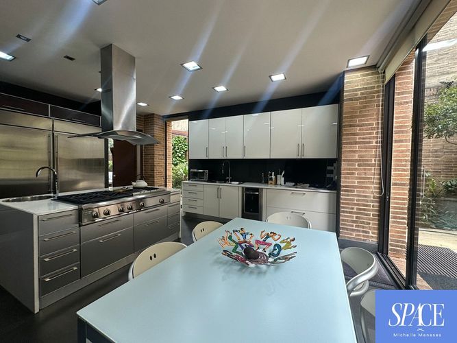 Casa de 5 alcobas en venta en Chicó Alto, Bogotá, 525 m² · foto 10 de 22