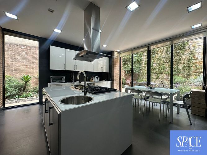 Casa de 5 alcobas en venta en Chicó Alto, Bogotá, 525 m² · foto 11 de 22