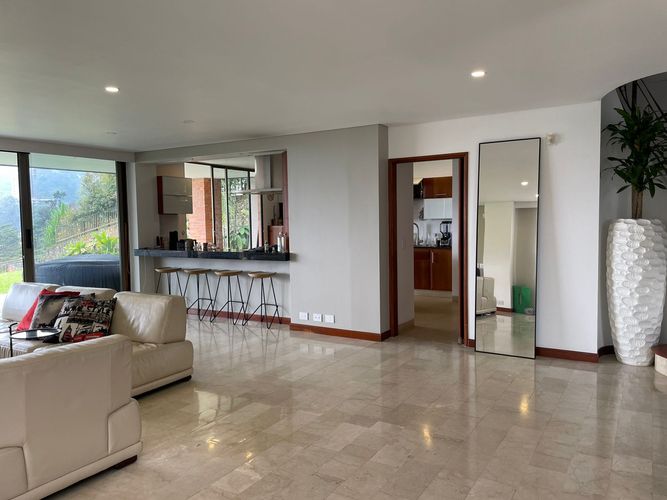 Casa de 3 alcobas en venta en La Calera, Medellín, 355 m² · foto 6 de 20