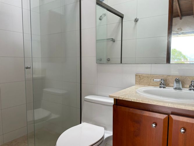 Casa de 3 alcobas en venta en La Calera, Medellín, 355 m² · foto 15 de 20