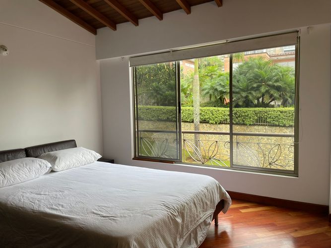 Casa de 3 alcobas en venta en La Calera, Medellín, 355 m² · foto 16 de 20