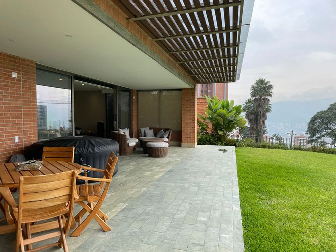 Casa de 3 alcobas en venta en La Calera, Medellín, 355 m² · foto 19 de 20