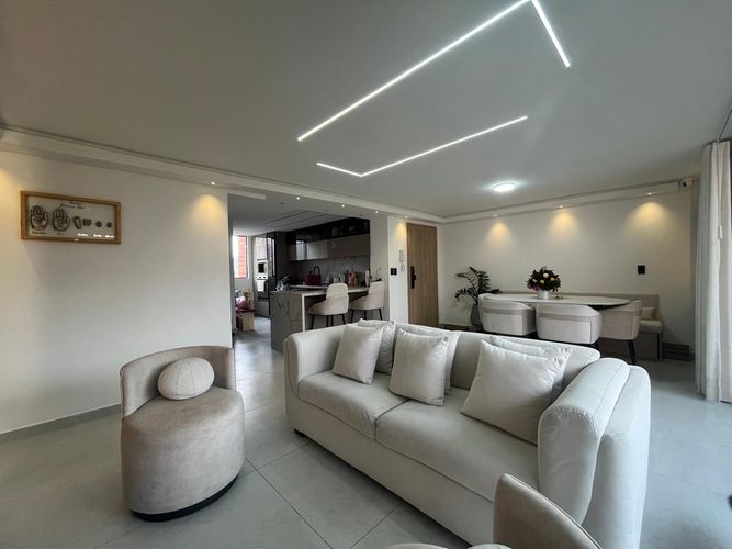 Apartamento de 3 alcobas en venta en El Poblado, Medellín, 102 m² · foto 2 de 17