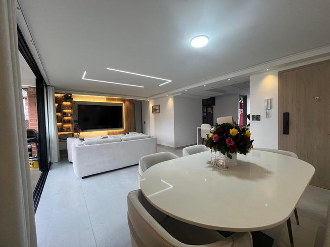Apartamento de 3 alcobas en venta en El Poblado, Medellín, 102 m² · foto 3 de 17