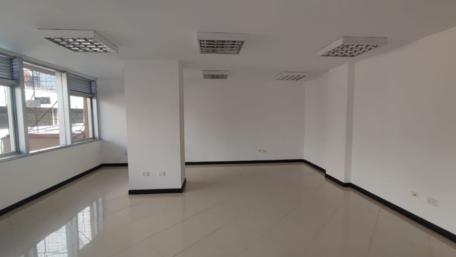 Oficina en arriendo en El Centro, Manizales, 42 m² · foto 2 de 8