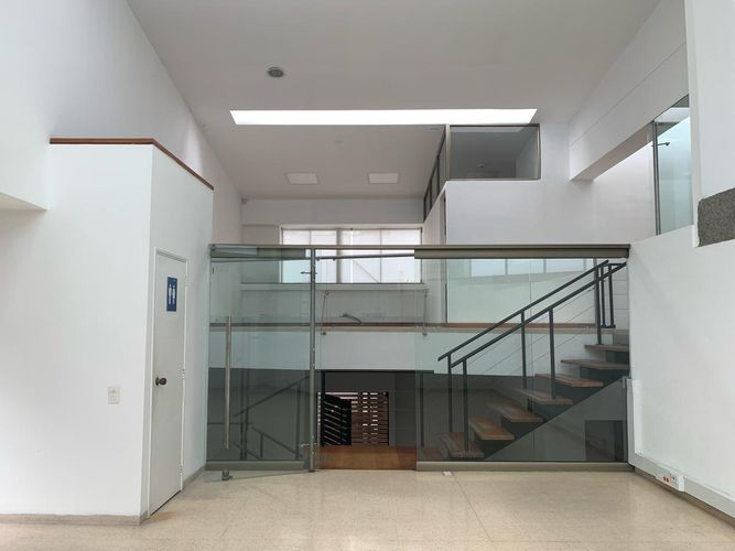 Oficina en arriendo en El Poblado, Medellín, 500 m² · foto 4 de 15