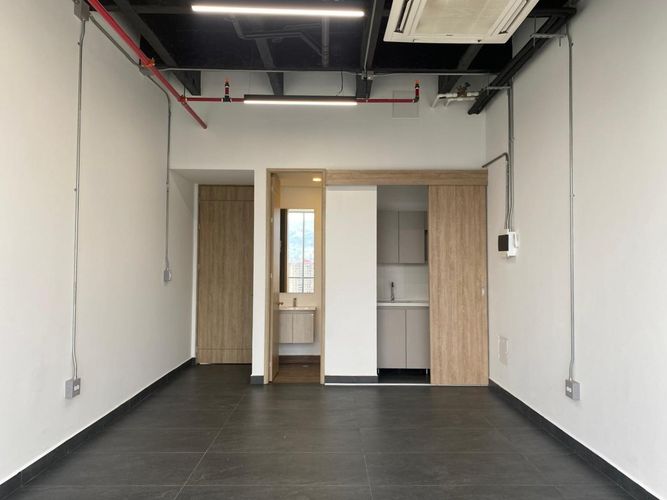 Oficina en arriendo en El Poblado, Medellín, 33 m² · foto 4 de 8