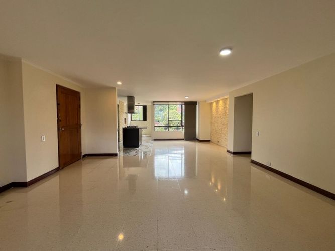 Apartamento de 3 alcobas en arriendo en El Poblado, Medellín, 145 m² · foto 2 de 19
