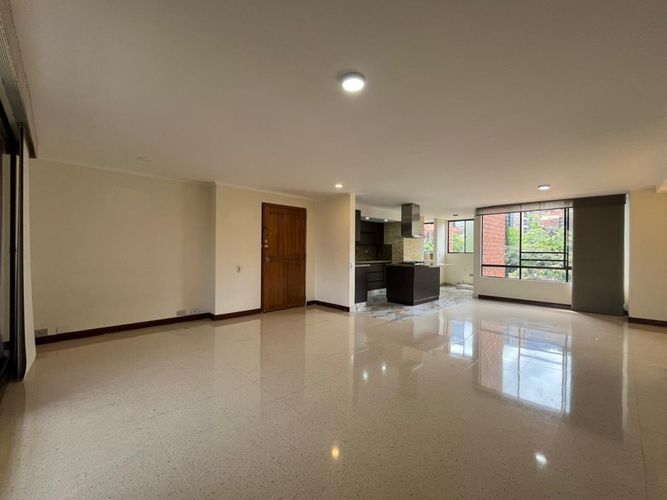 Apartamento de 3 alcobas en arriendo en El Poblado, Medellín, 145 m² · foto 3 de 19