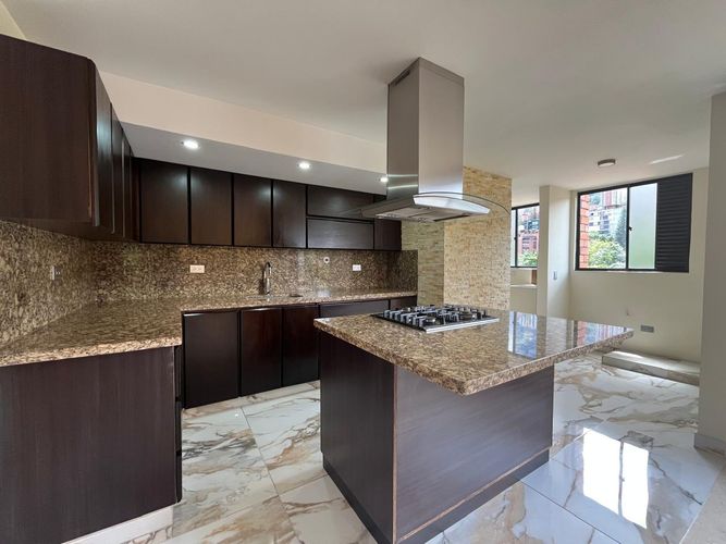 Apartamento de 3 alcobas en arriendo en El Poblado, Medellín, 145 m² · foto 7 de 19